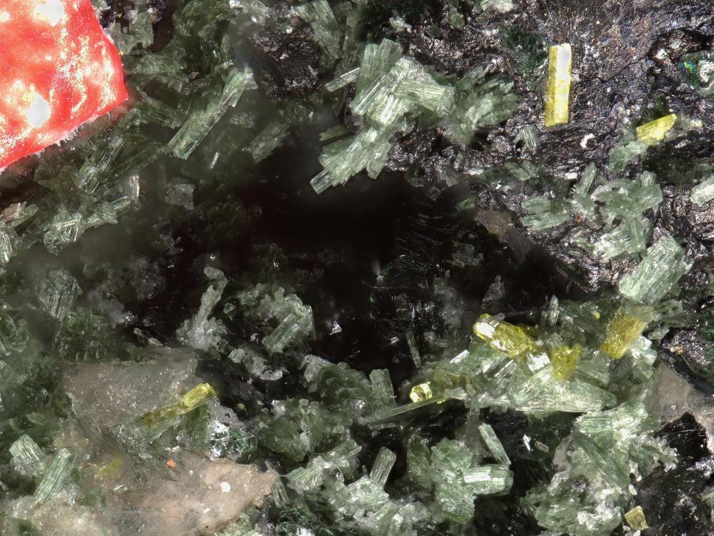 Allanite-(La)